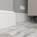Плинтус белый Ultrawood арт. Base 5500 p (2000 x 138 x 18 мм.)