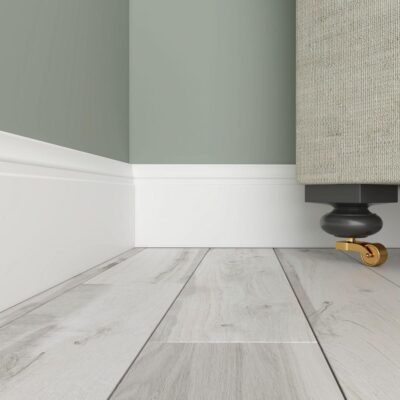 Плинтус белый Ultrawood арт. Base 5214 p (2000 x 133 x 12 мм.)